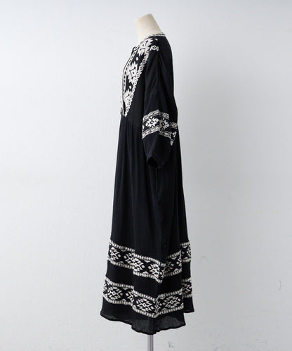 nane India Series 民族風刺繡楊柳連衣裙