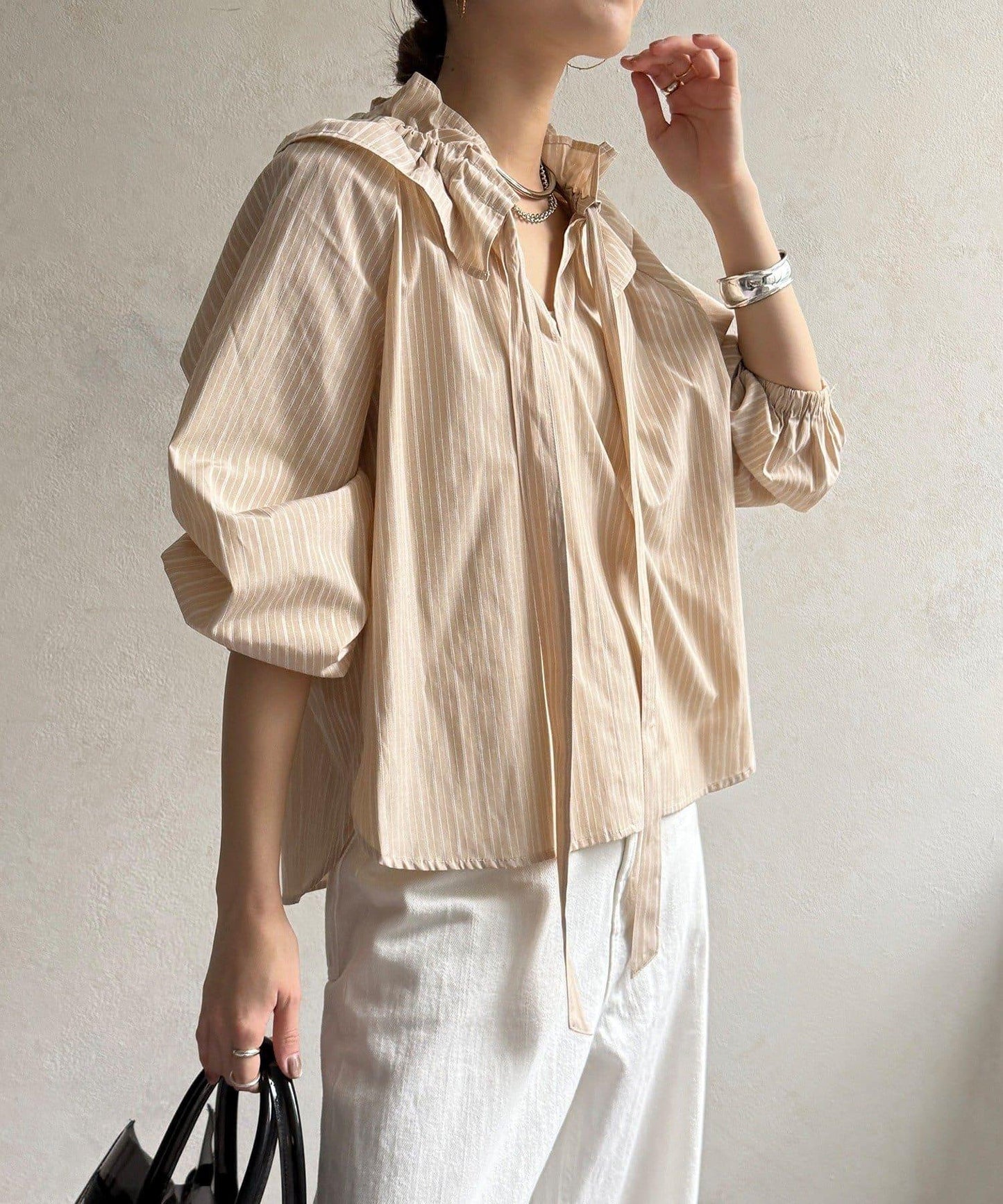 荷葉邊領 插肩設計 襯衫（網絡）