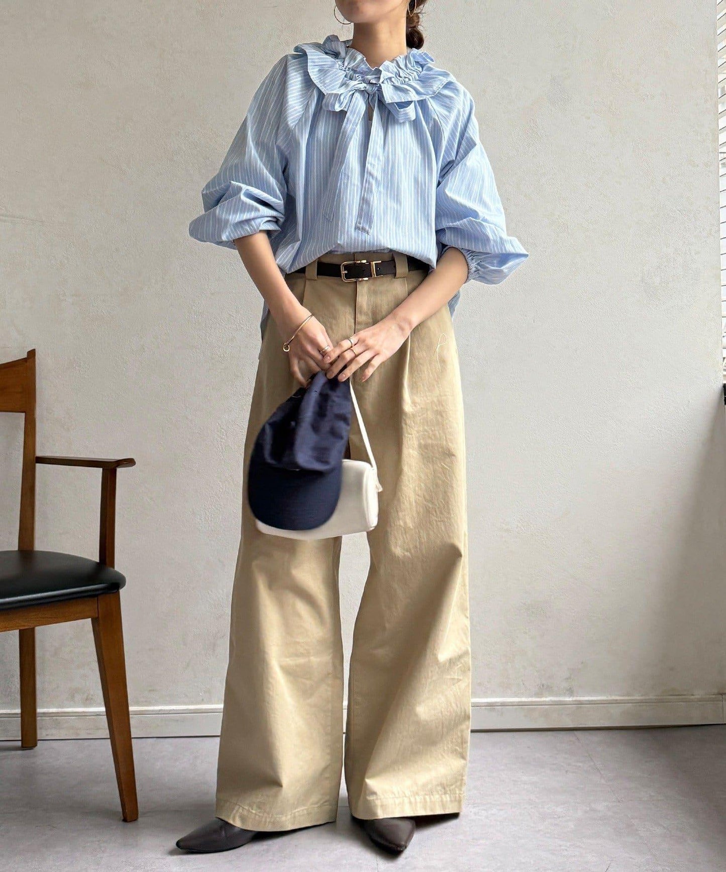 荷葉邊領 插肩設計 襯衫（網絡）