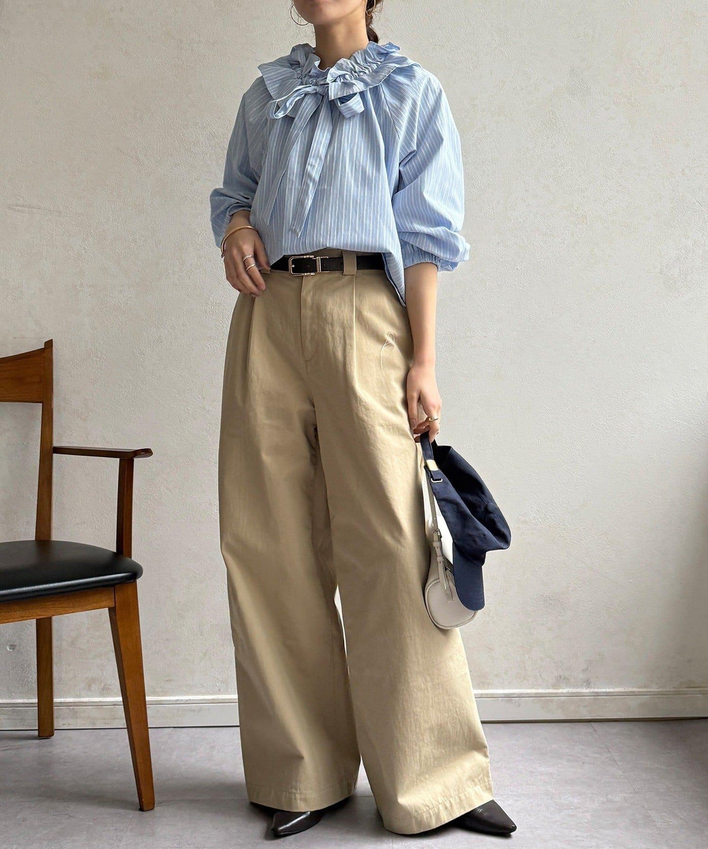 荷葉邊領 插肩設計 襯衫（網絡）