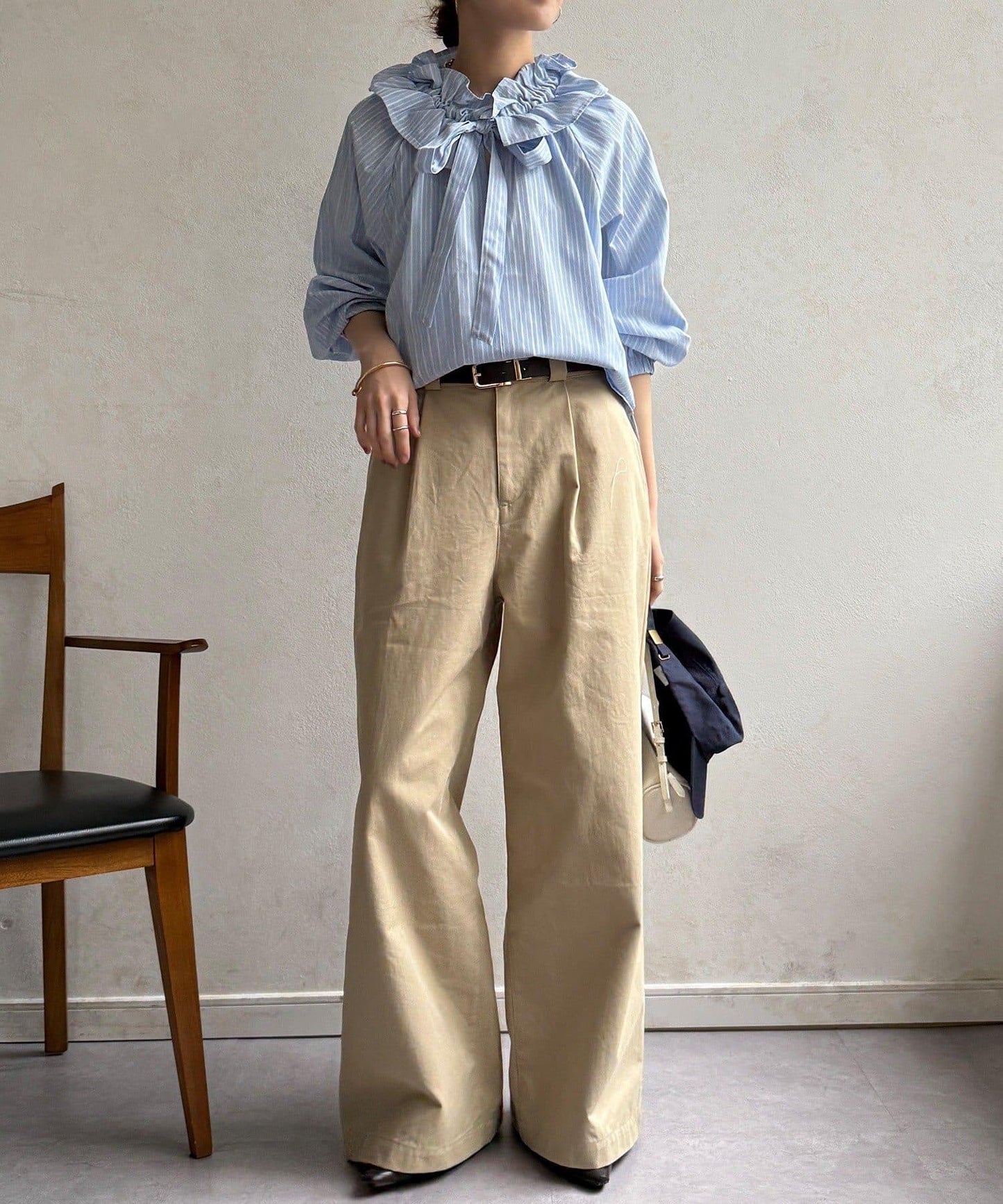 荷葉邊領 插肩設計 襯衫（網絡）