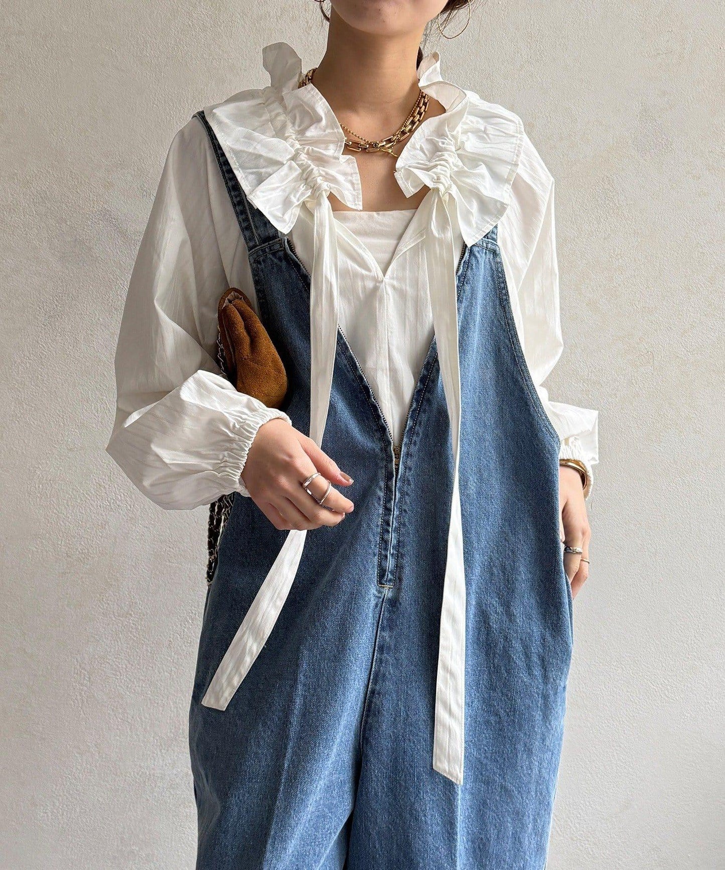 荷葉邊領 插肩設計 襯衫（網絡）