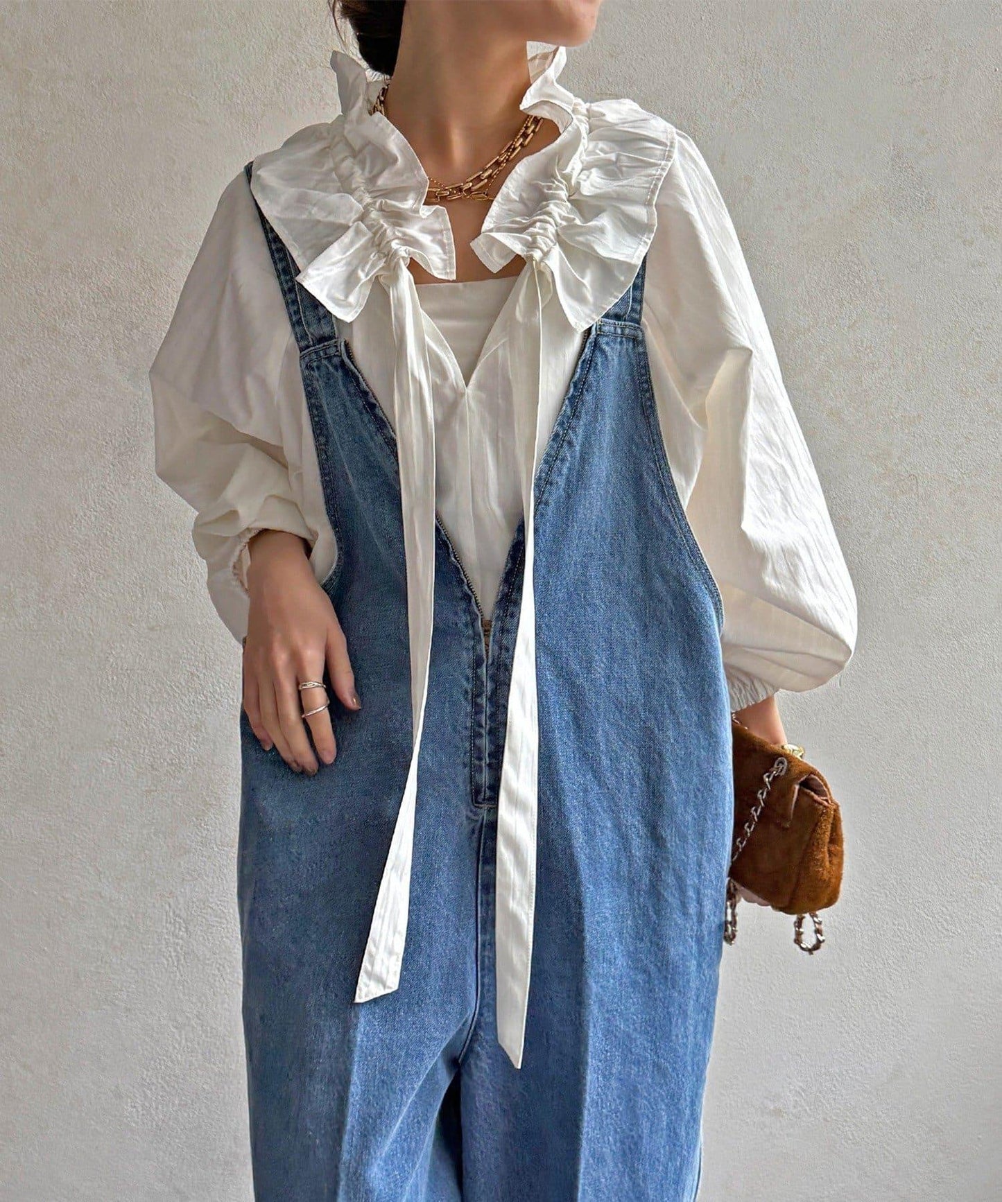 荷葉邊領 插肩設計 襯衫（網絡）