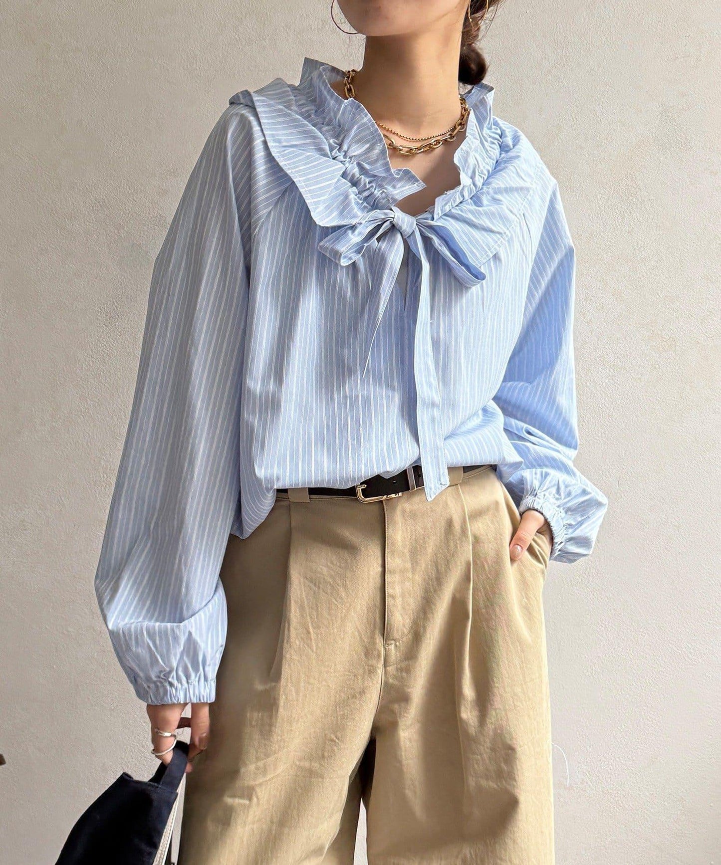 荷葉邊領 插肩設計 襯衫（網絡）