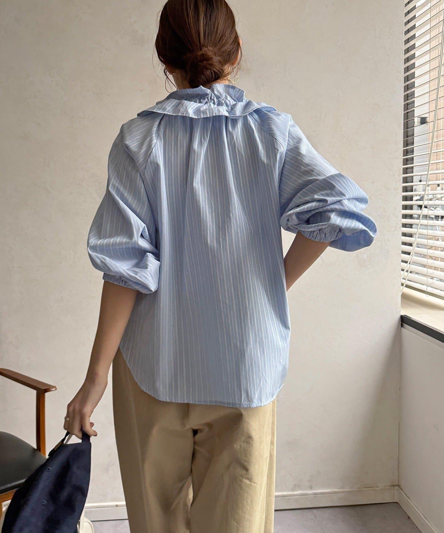 荷葉邊領 插肩設計 襯衫（網絡）