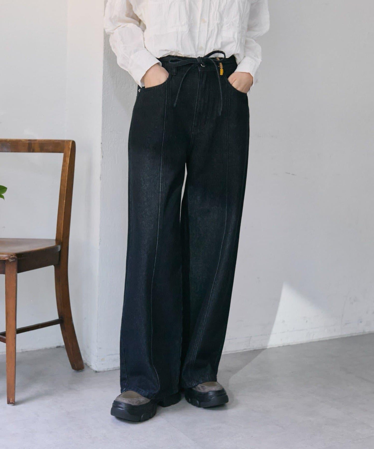 《バックウエストゴム/切替入り》口袋花刺繡 デニム 牛仔褲【SUM1 STYLE(スミスタイル)】