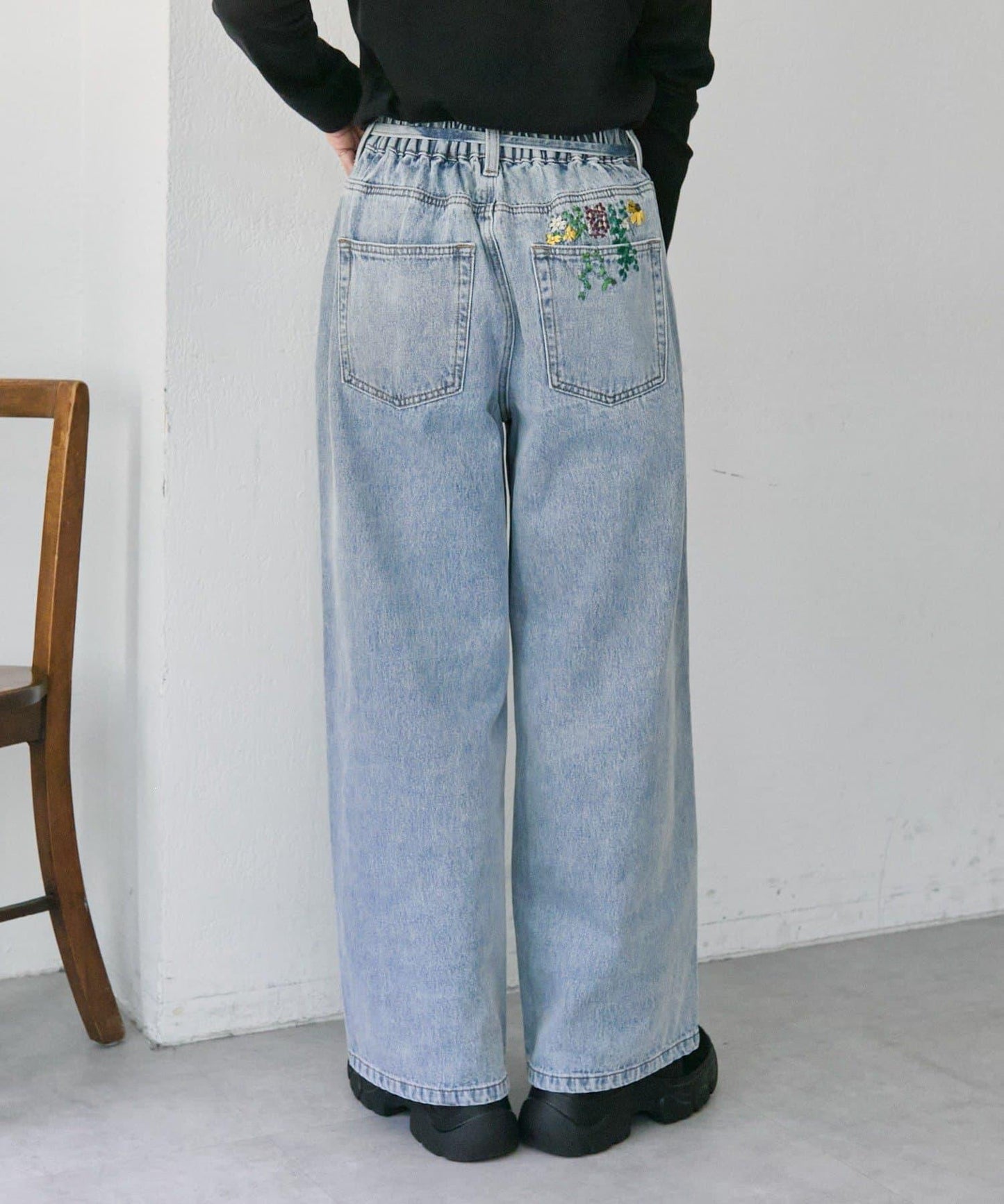《バックウエストゴム/切替入り》口袋花刺繡 デニム 牛仔褲【SUM1 STYLE(スミスタイル)】