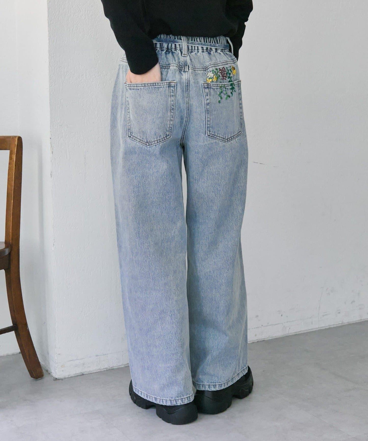 《バックウエストゴム/切替入り》口袋花刺繡 デニム 牛仔褲【SUM1 STYLE(スミスタイル)】