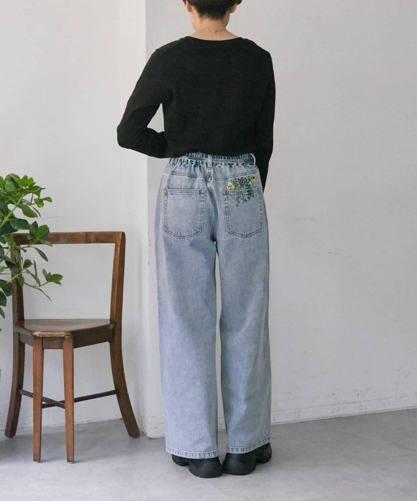 《バックウエストゴム/切替入り》口袋花刺繡 デニム 牛仔褲【SUM1 STYLE(スミスタイル)】