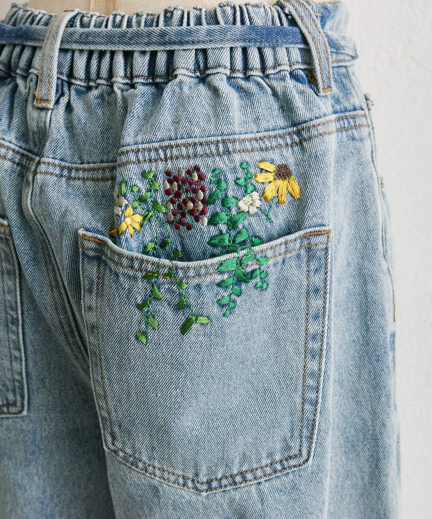 《バックウエストゴム/切替入り》口袋花刺繡 デニム 牛仔褲【SUM1 STYLE(スミスタイル)】