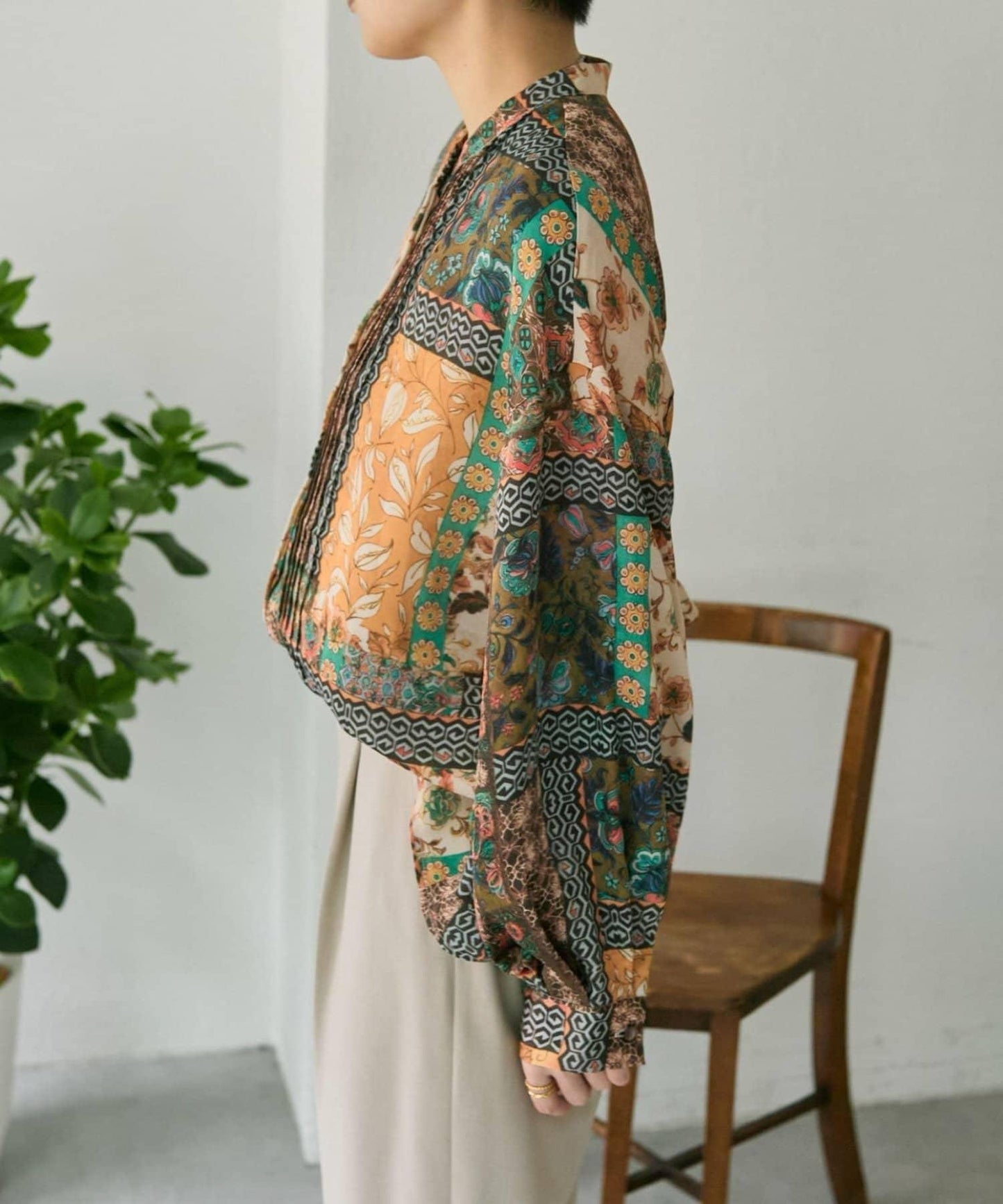 春季適用亮麗風格 花卉印花 壓褶 襯衫