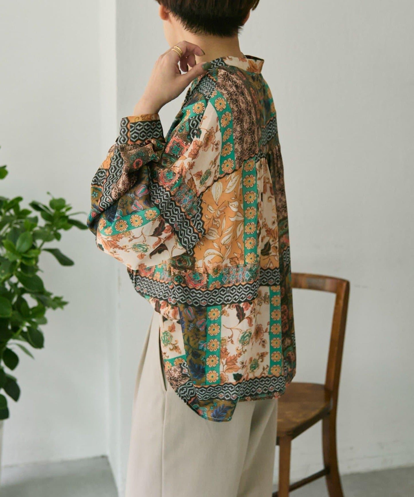 春季適用亮麗風格 花卉印花 壓褶 襯衫