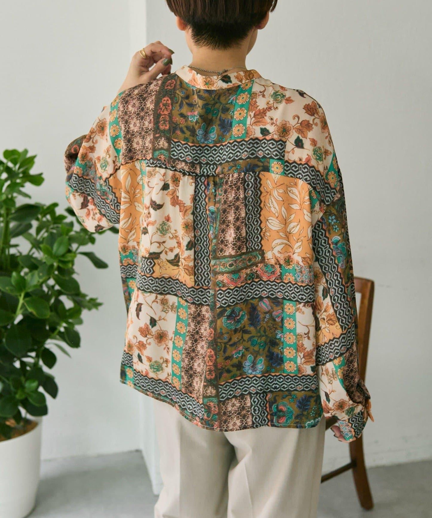 春季適用亮麗風格 花卉印花 壓褶 襯衫