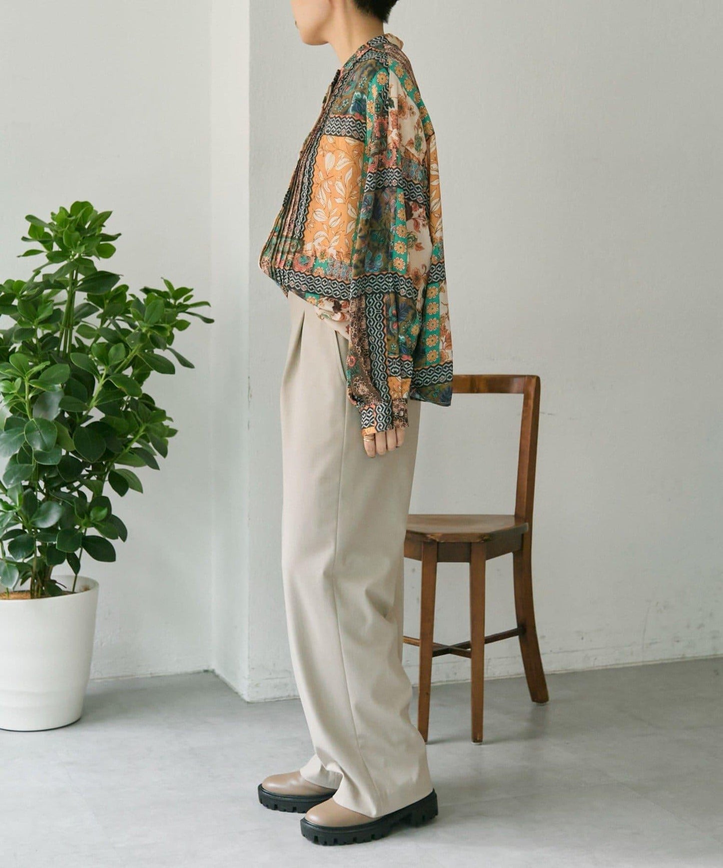 春季適用亮麗風格 花卉印花 壓褶 襯衫