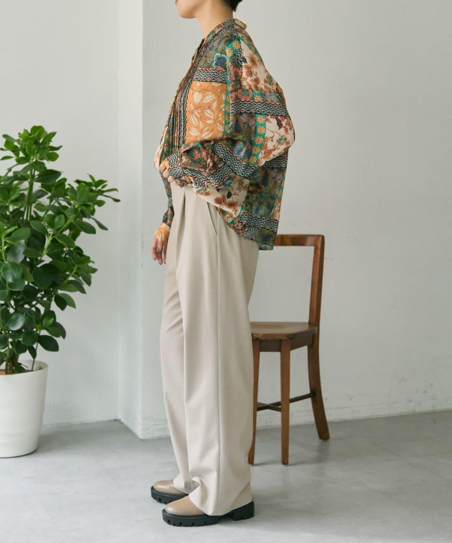 春季適用亮麗風格 花卉印花 壓褶 襯衫