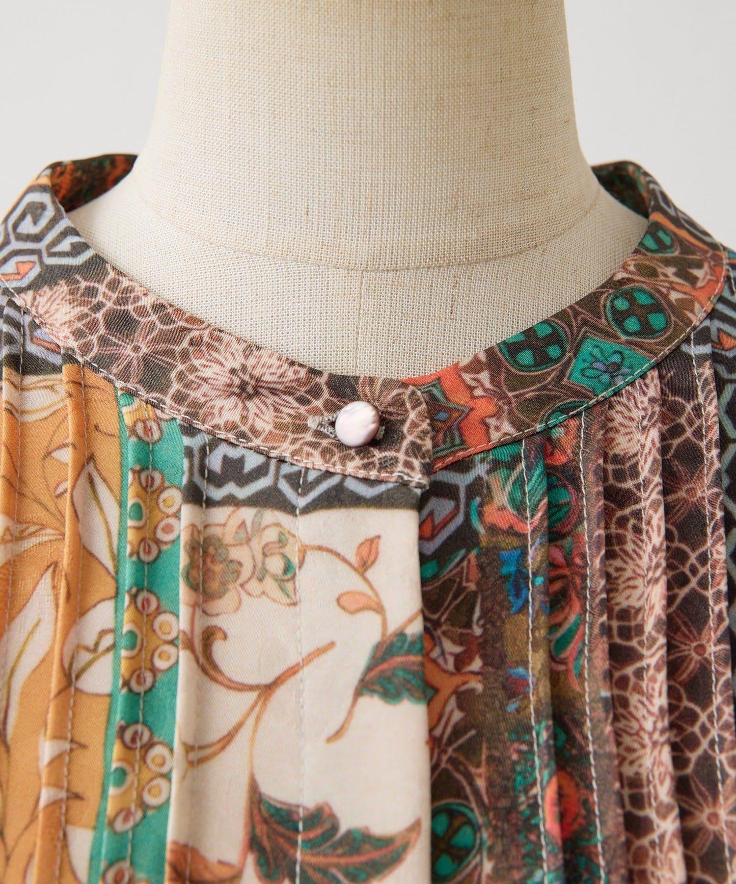 春季適用亮麗風格 花卉印花 壓褶 襯衫