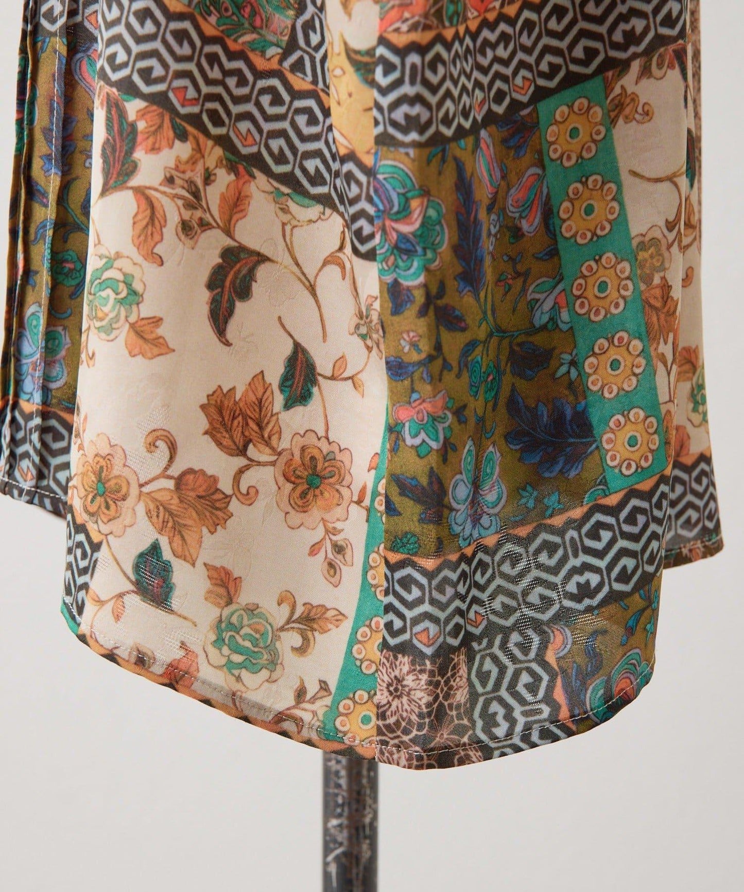 春季適用亮麗風格 花卉印花 壓褶 襯衫