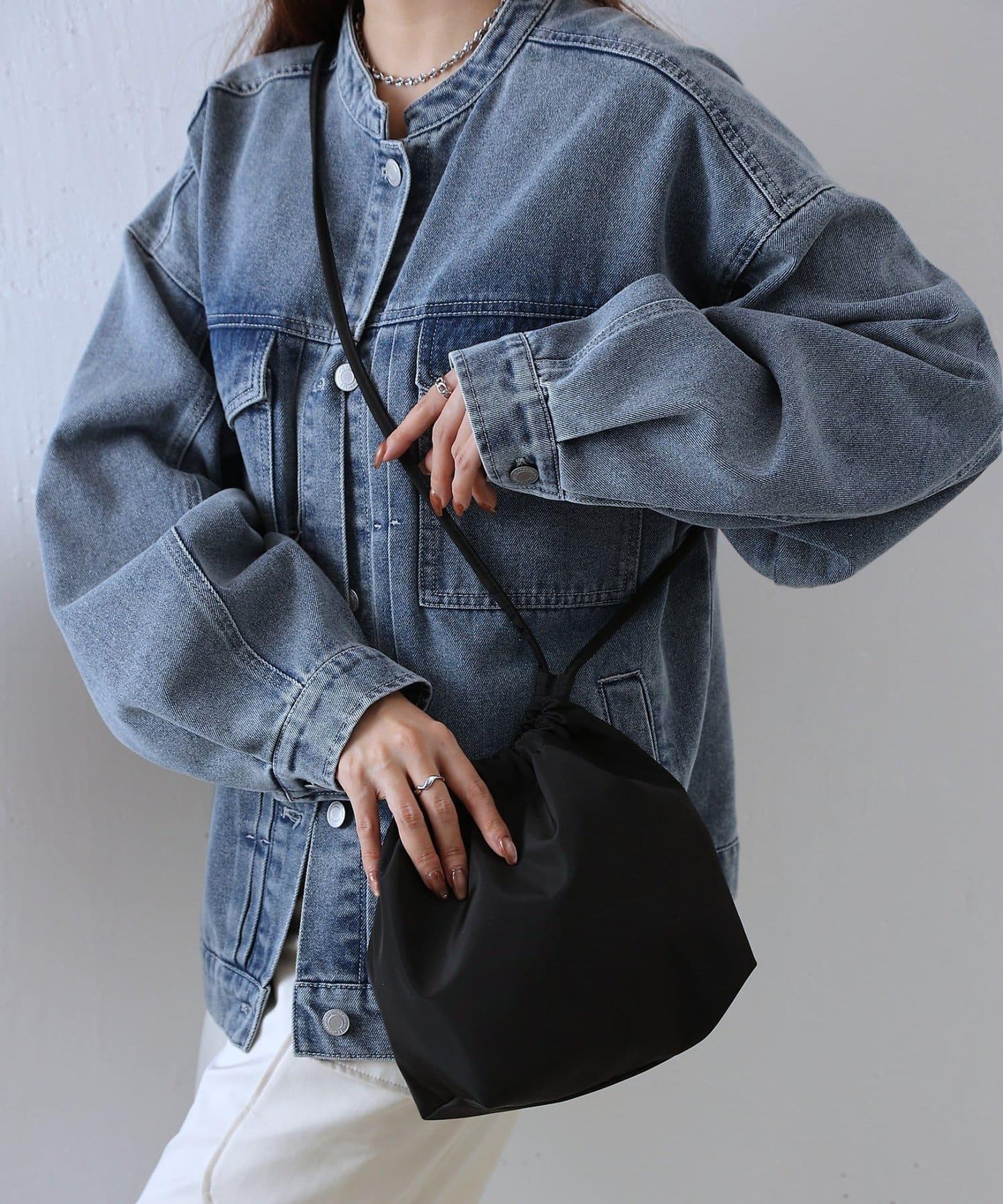 防潑水三用設計＋可調節肩帶＋輕量材質＋多功能肩帶包