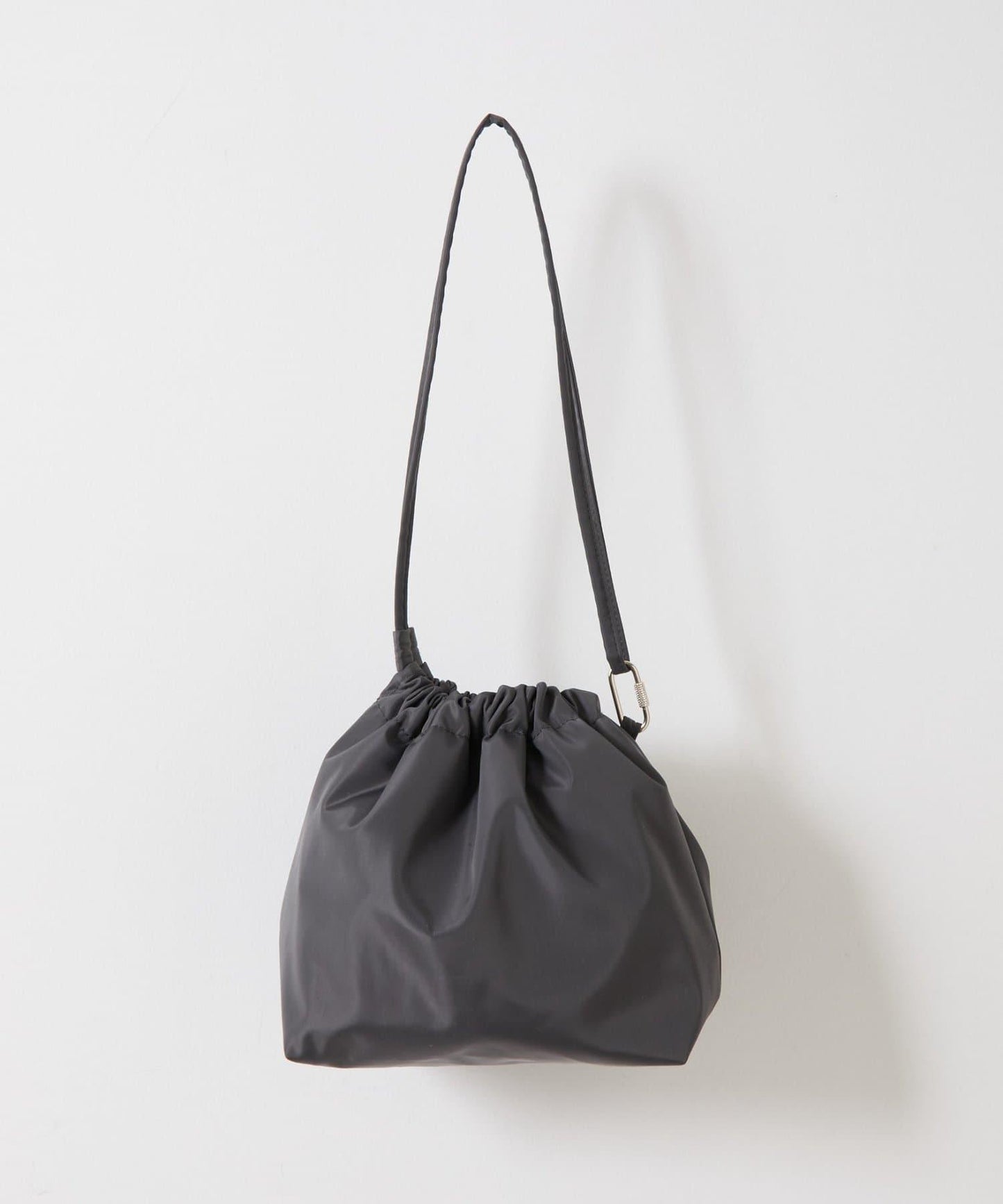 防潑水三用設計＋可調節肩帶＋輕量材質＋多功能肩帶包