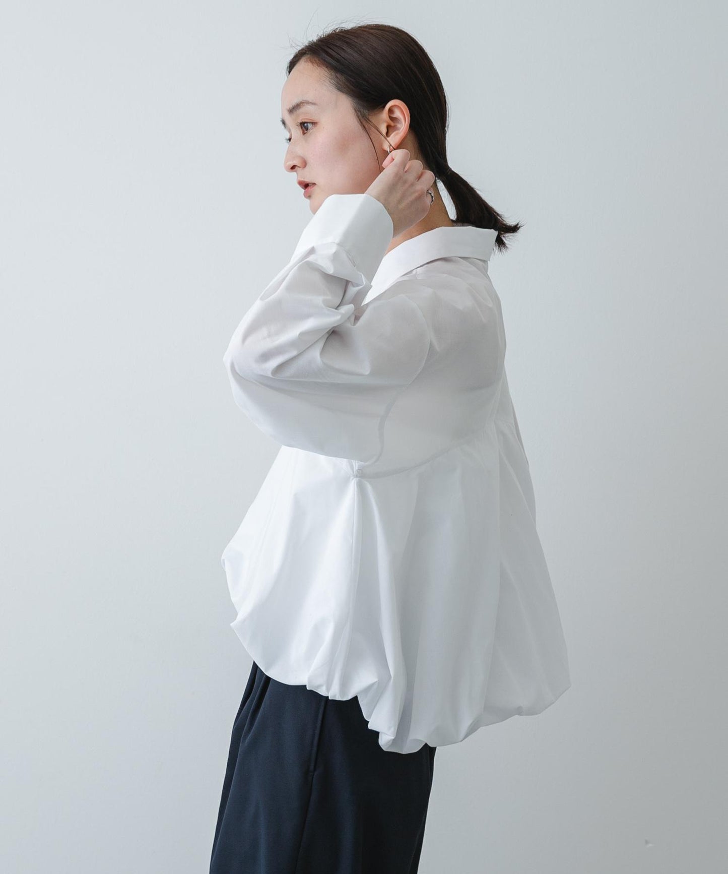 易打理蓬鬆廓形銀色紐扣襯衫