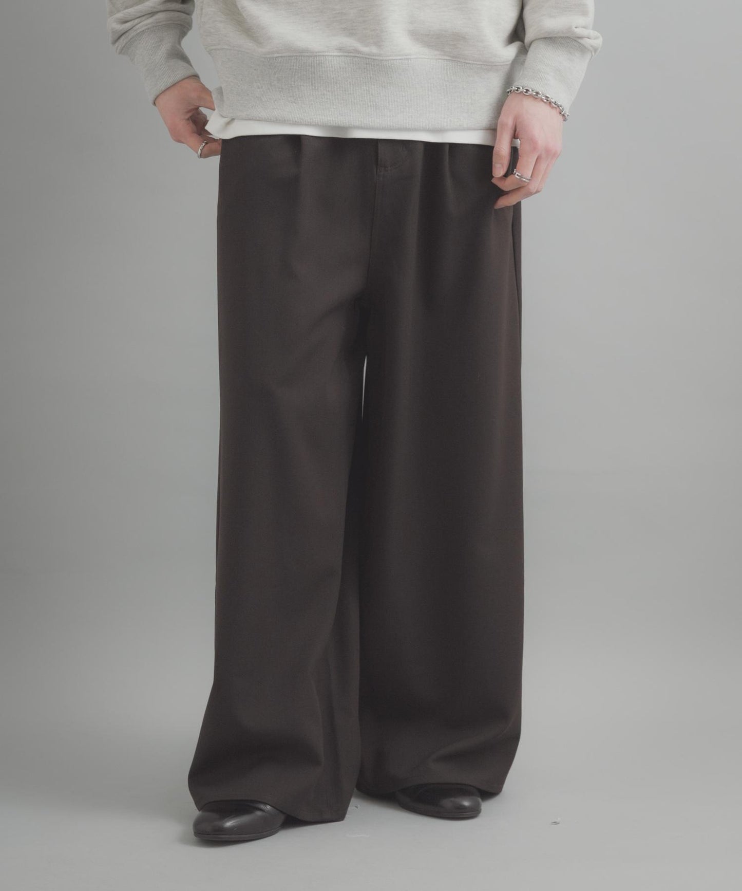 單褶闊腿圓形口袋西裝褲