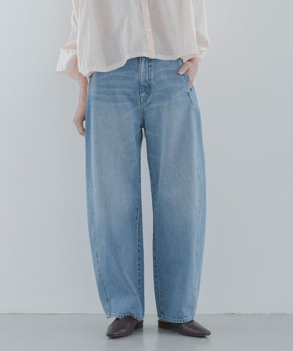 接縫設計 彎刀版型 牛仔褲