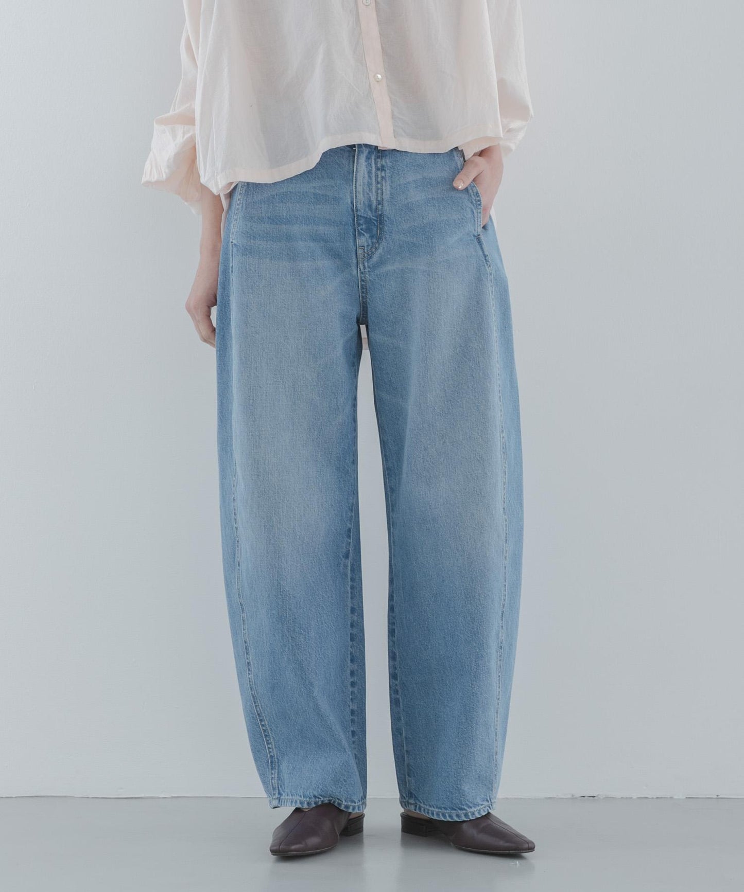 接縫設計 彎刀版型 牛仔褲