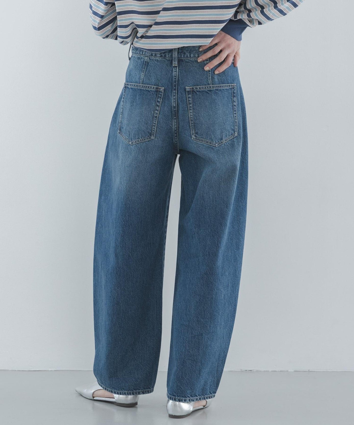 接縫設計 彎刀版型 牛仔褲