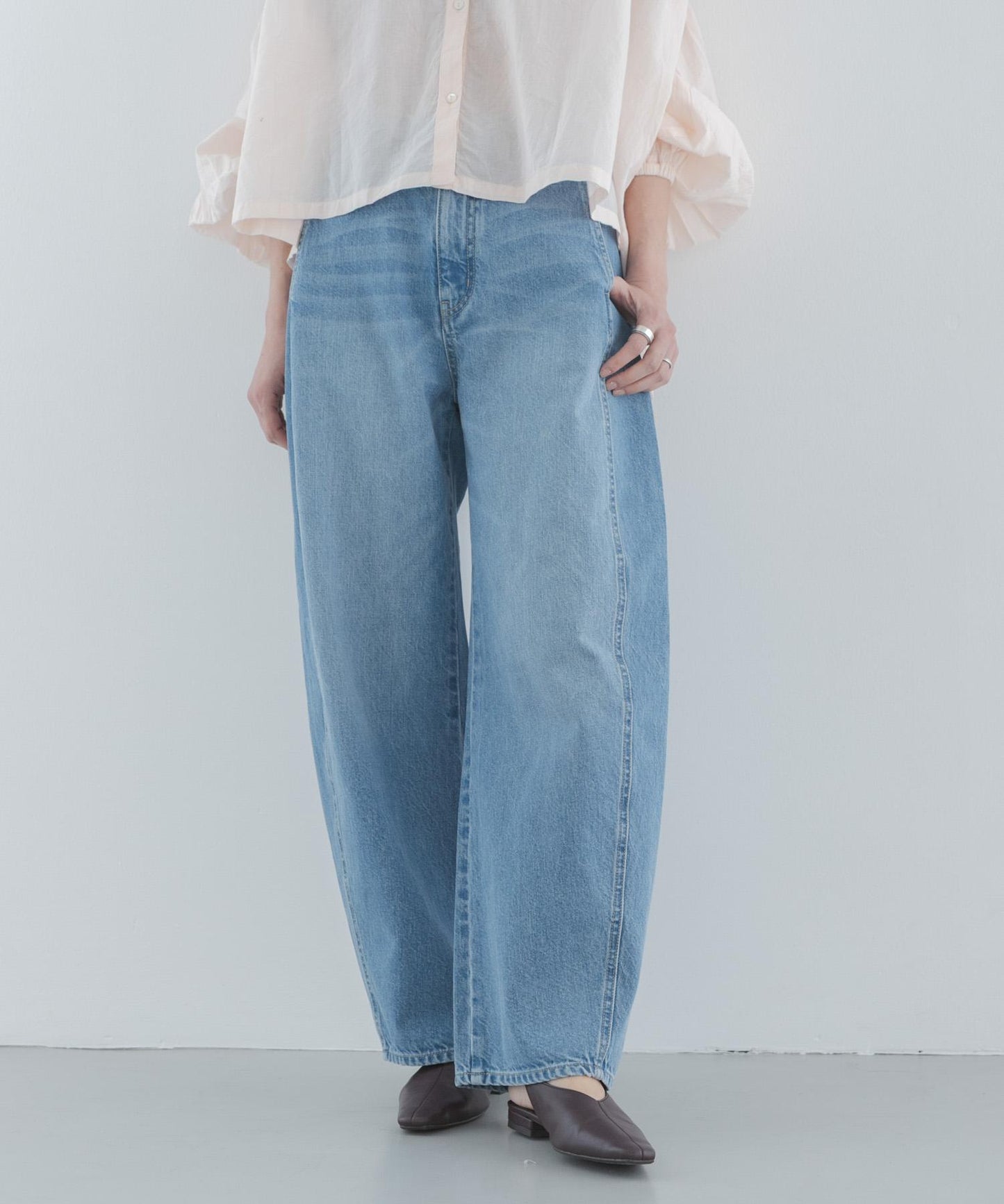 接縫設計 彎刀版型 牛仔褲