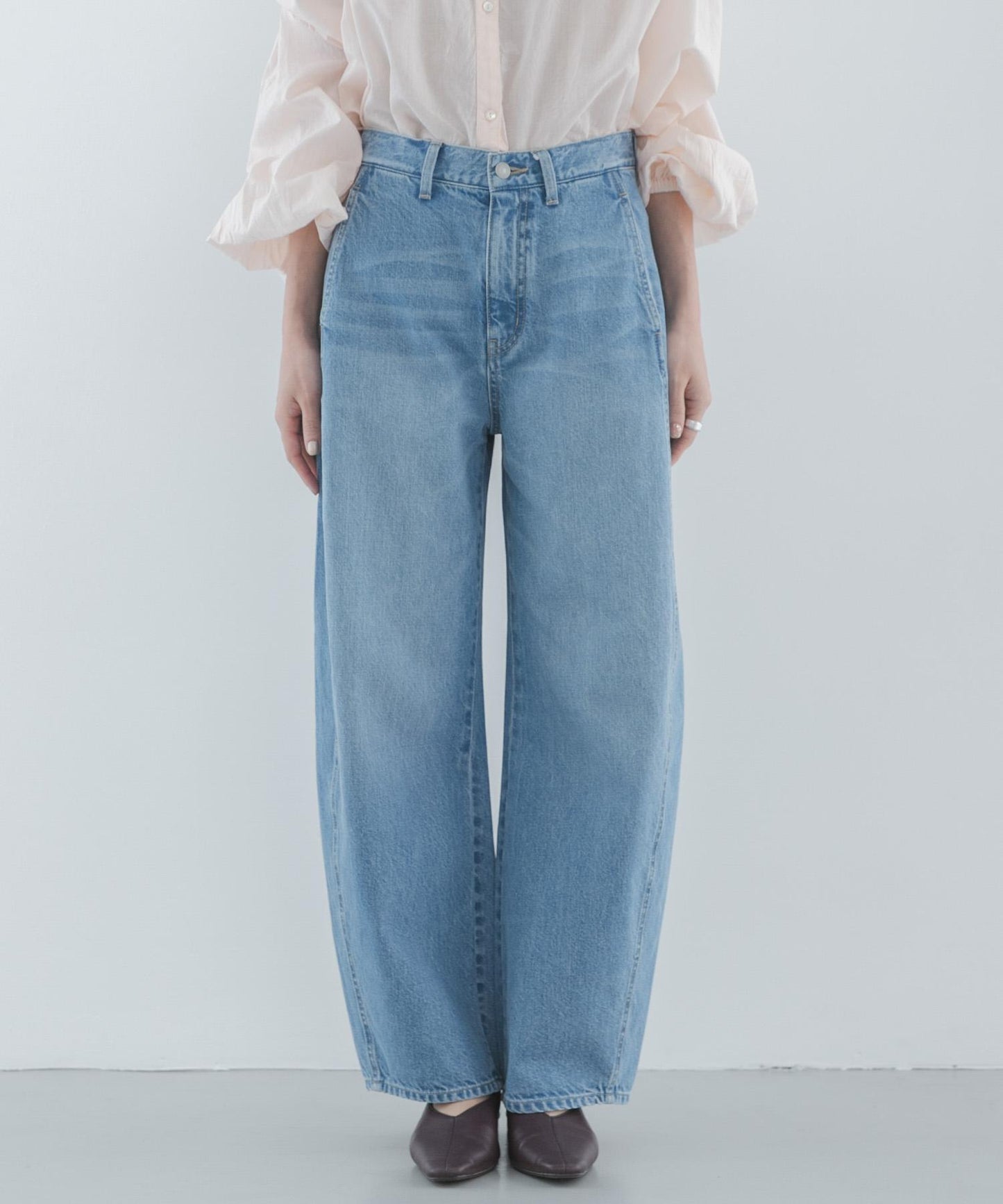 接縫設計 彎刀版型 牛仔褲