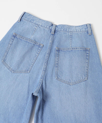 接縫設計 彎刀版型 牛仔褲