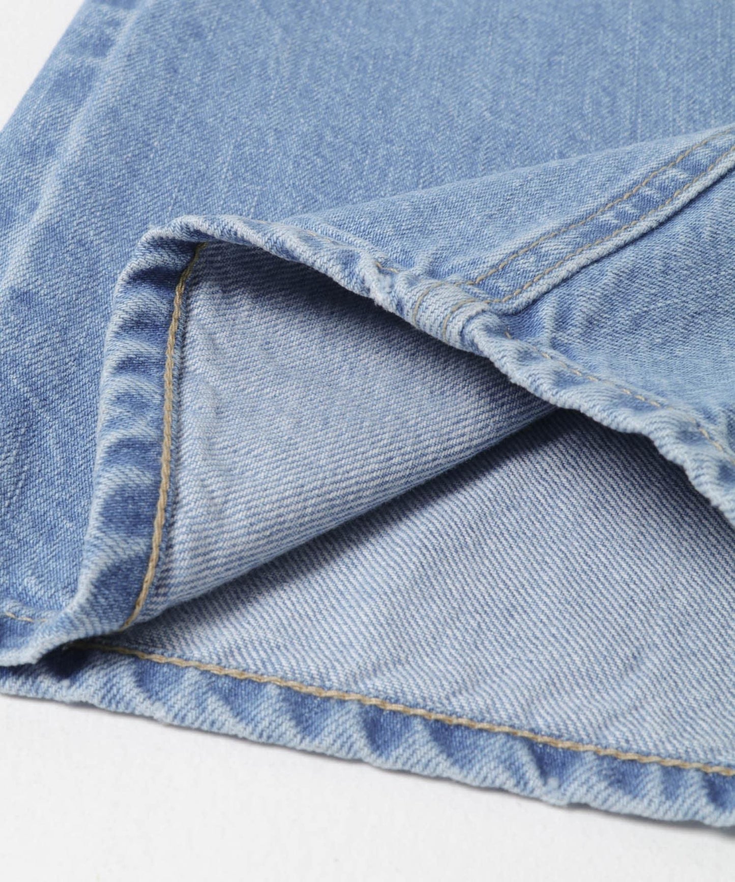 接縫設計 彎刀版型 牛仔褲