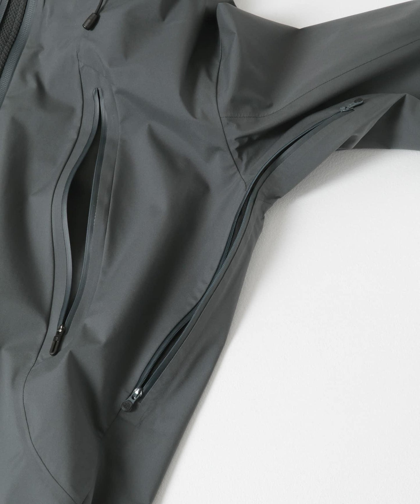 聯名 DESCENTE ALLTERRAIN×URBAN RESEARCH CREAS 單品