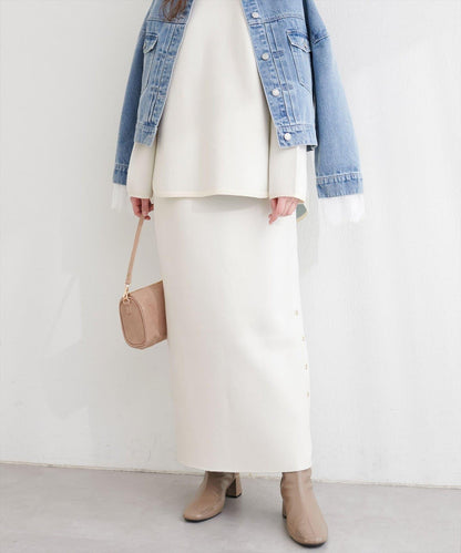 サイド釦スリットタイトニットスカート