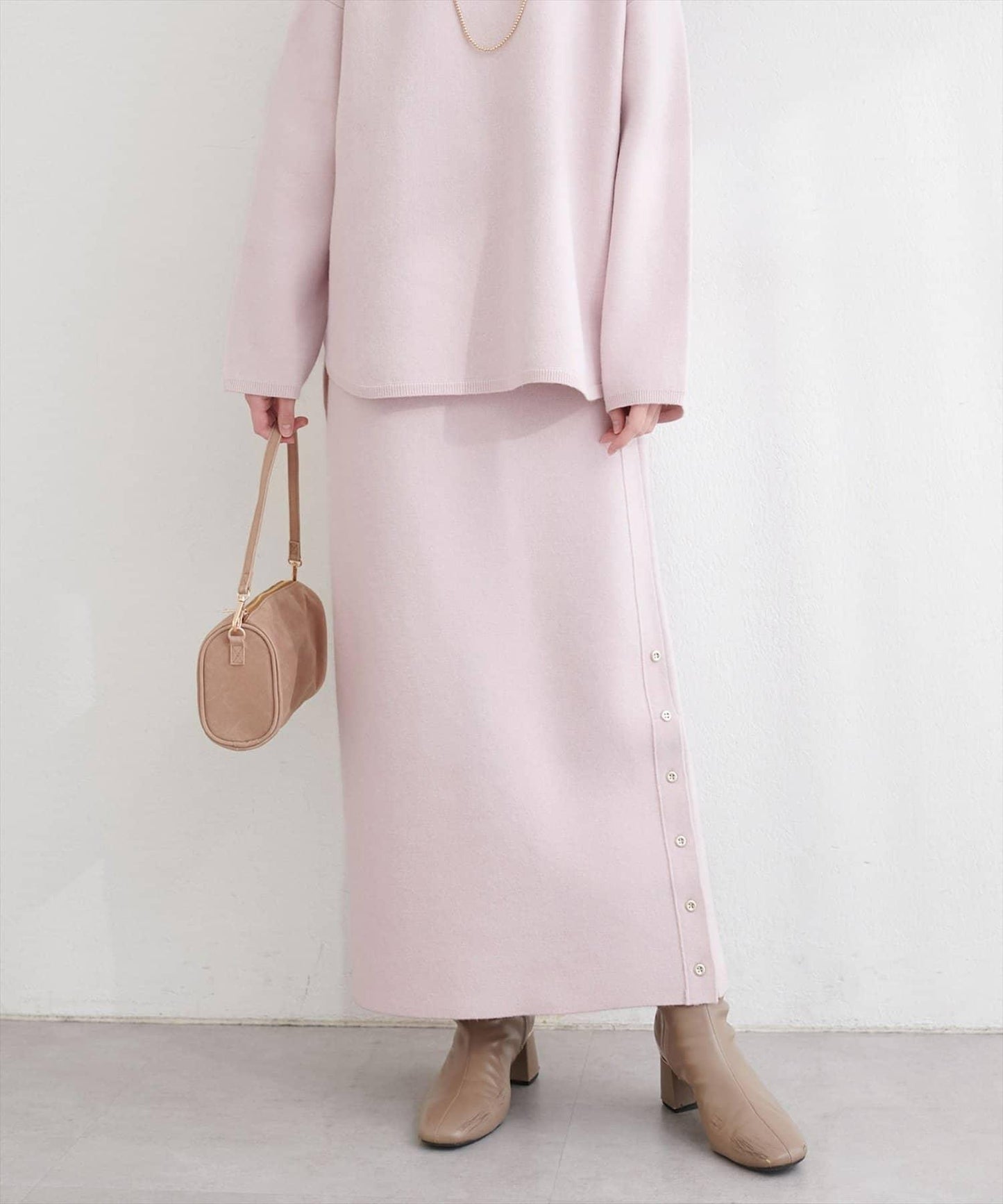 サイド釦スリットタイトニットスカート