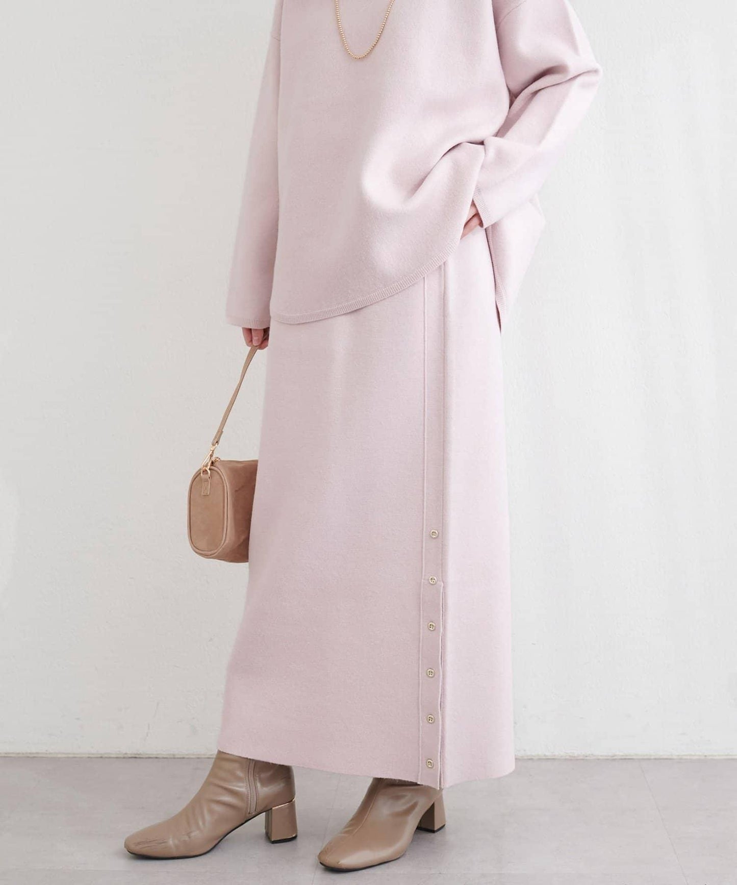 サイド釦スリットタイトニットスカート