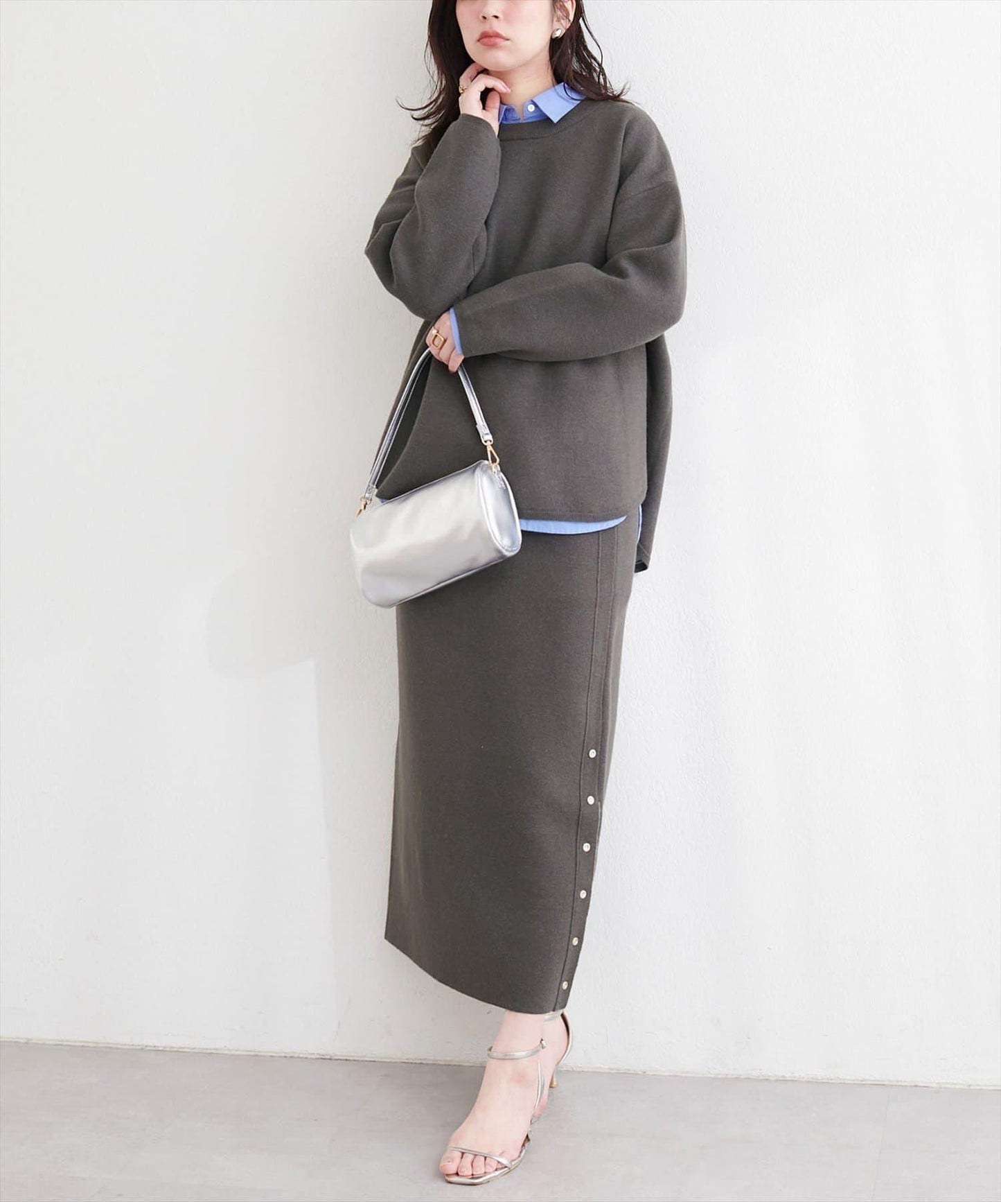 サイド釦スリットタイトニットスカート