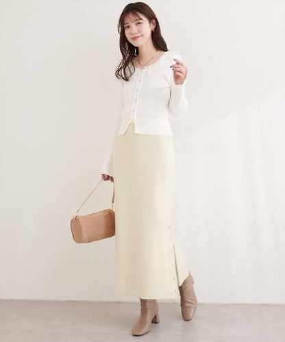 サイド釦スリットタイトニットスカート