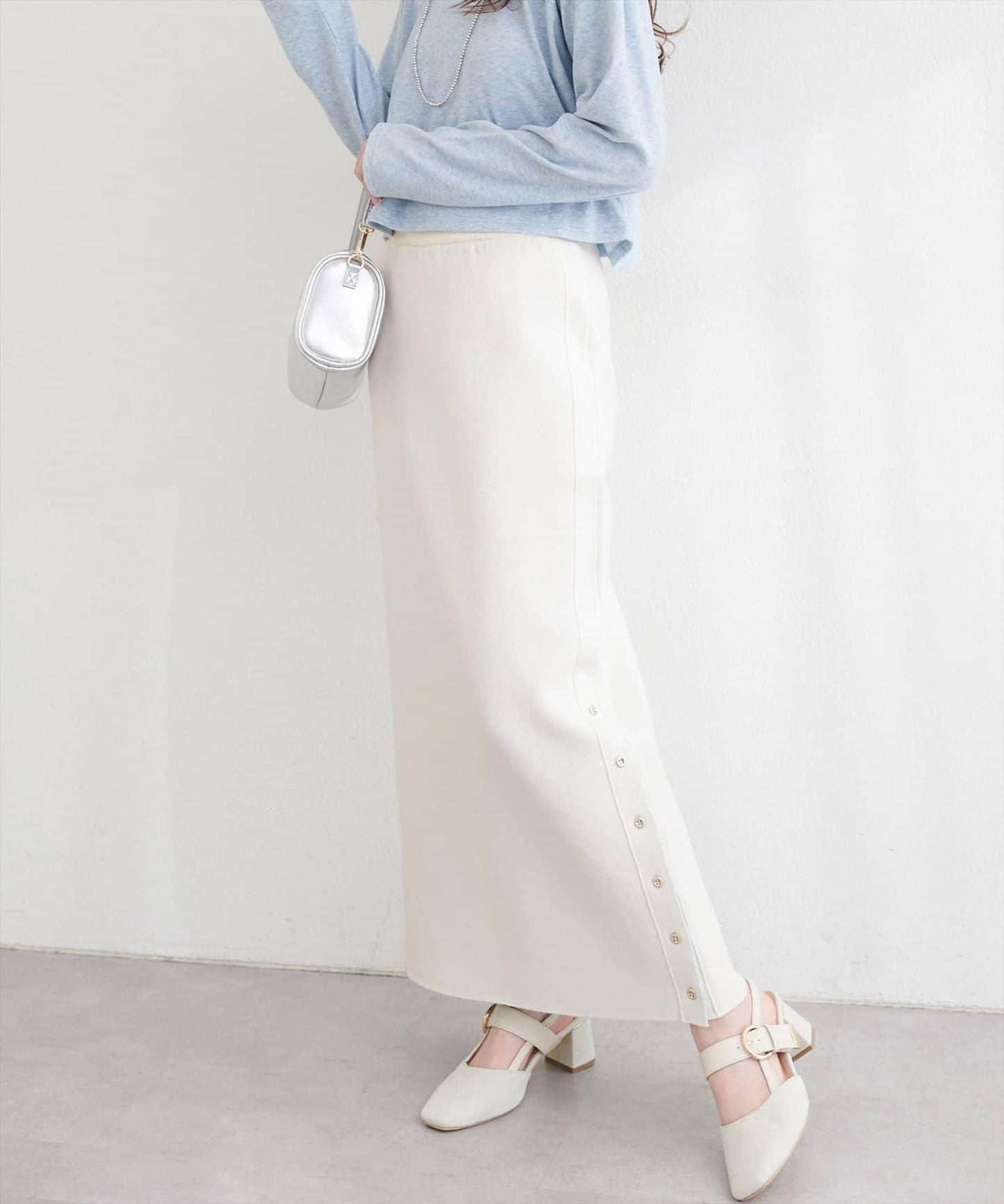 サイド釦スリットタイトニットスカート