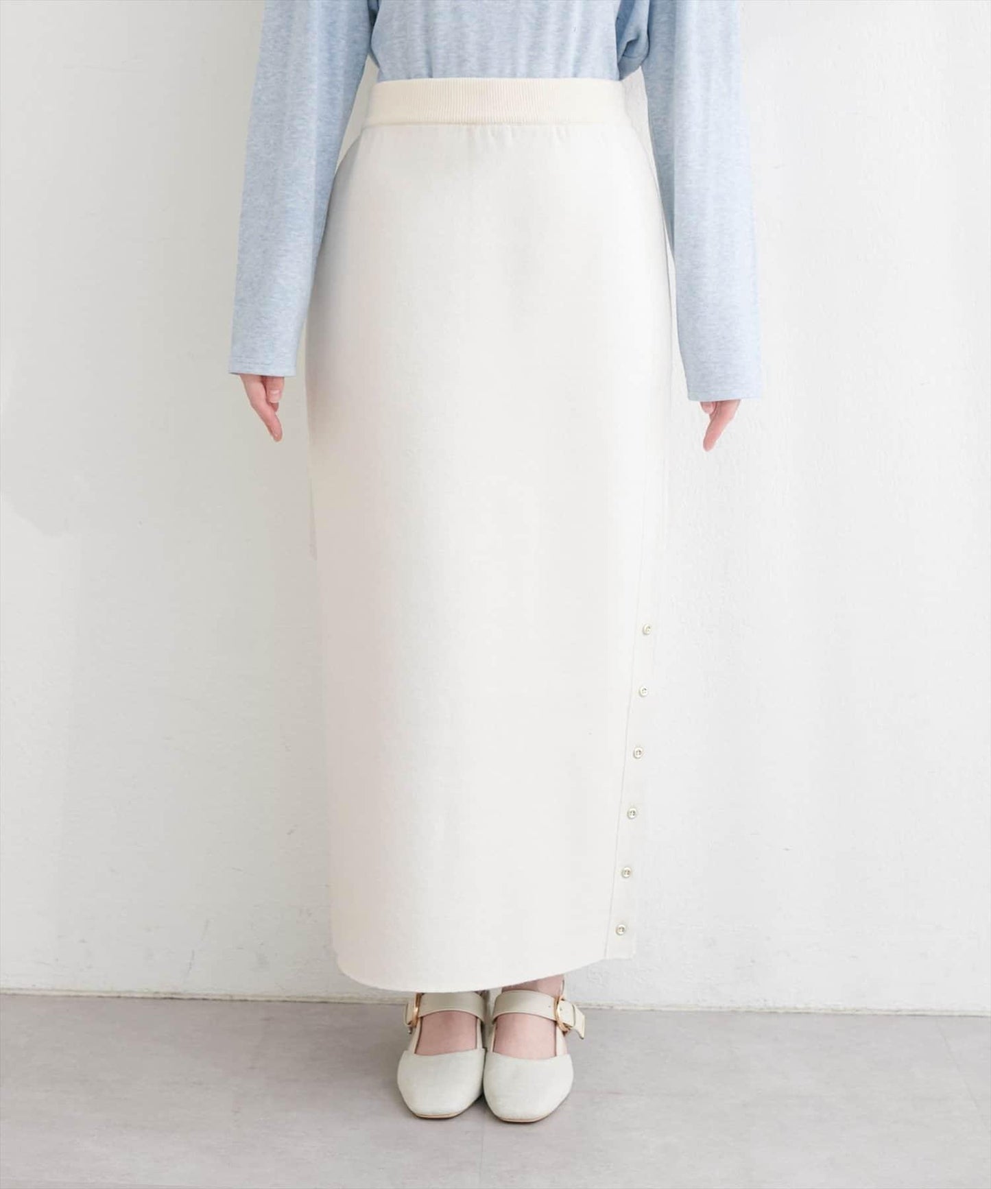 サイド釦スリットタイトニットスカート