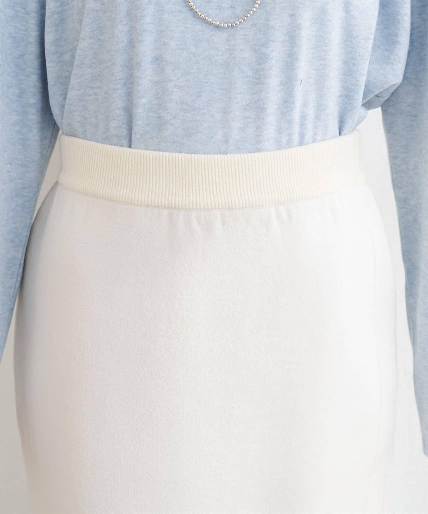 サイド釦スリットタイトニットスカート