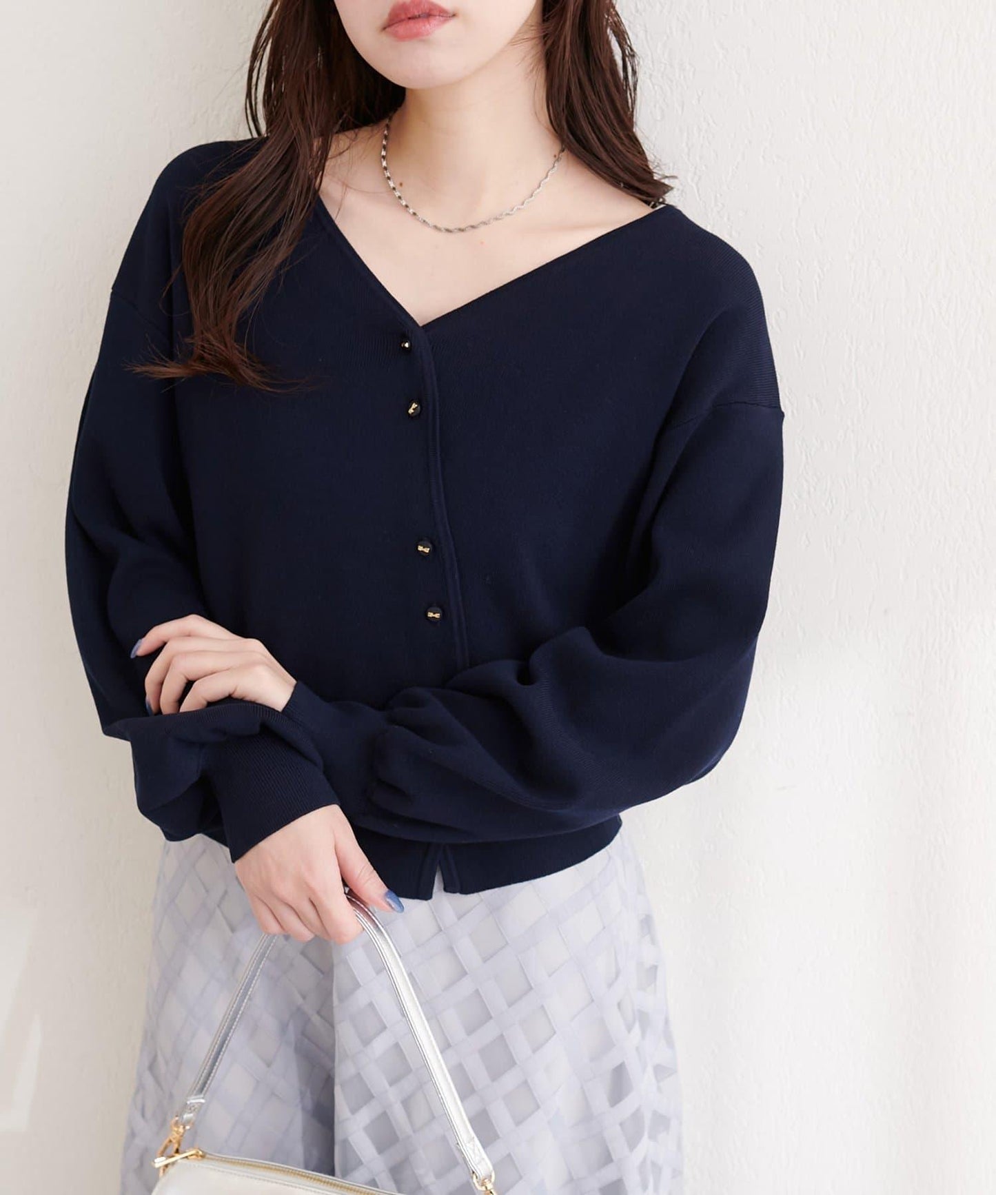 アシメデザイン釦カーデ