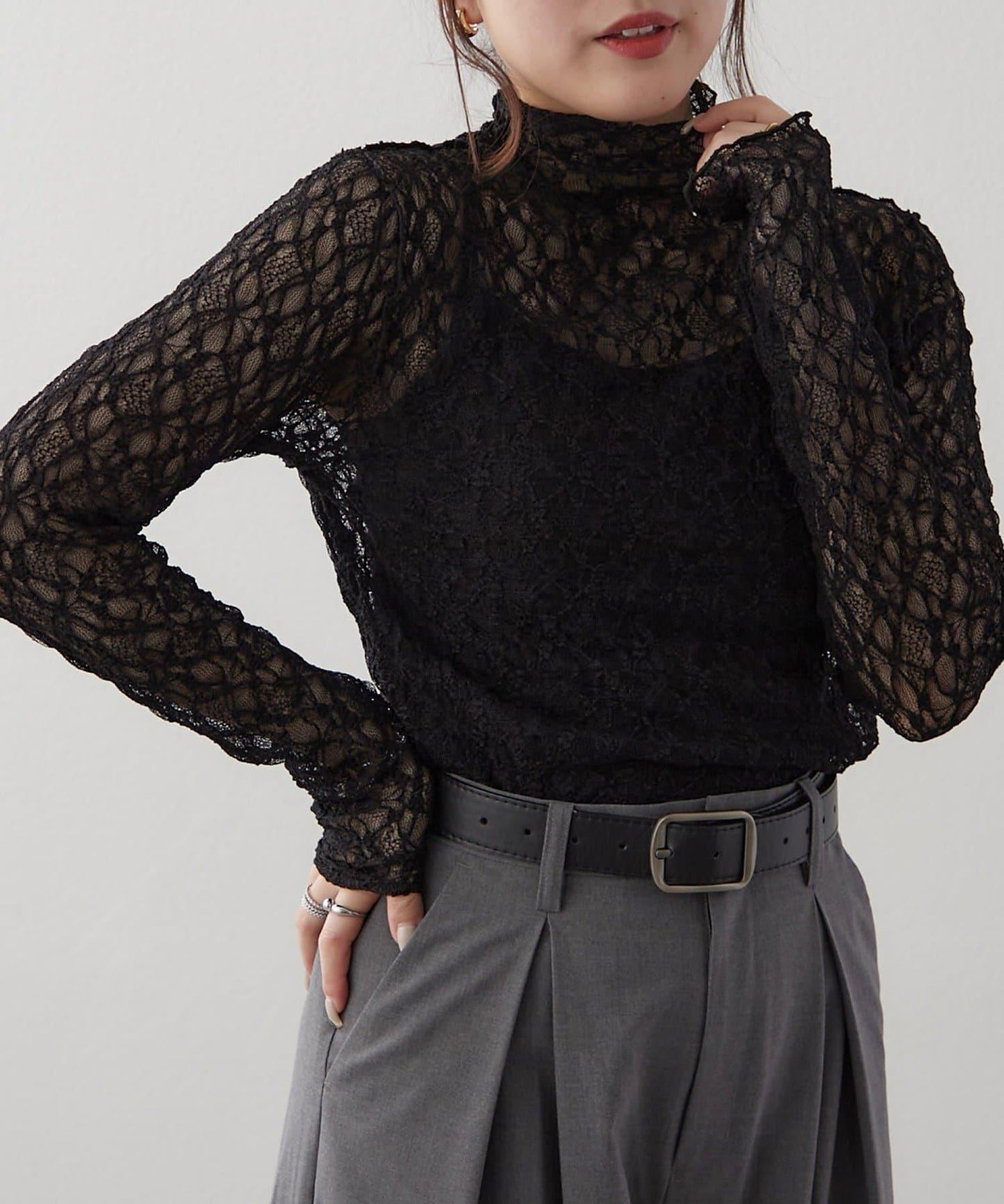 伸縮性バツグン!レースボトルネックプルオーバー