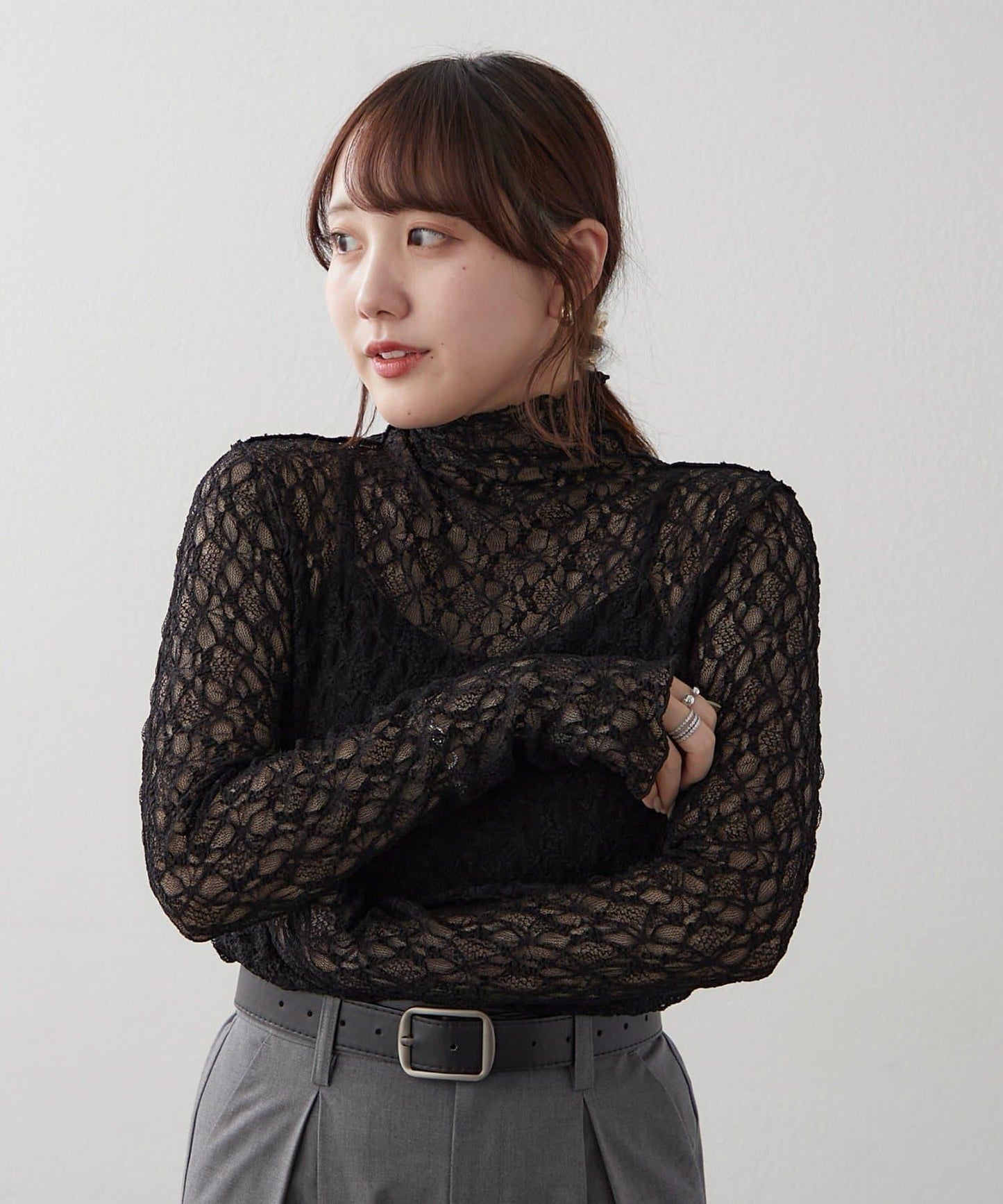 伸縮性バツグン!レースボトルネックプルオーバー
