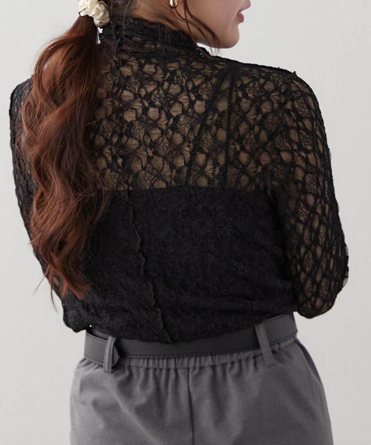 伸縮性バツグン!レースボトルネックプルオーバー