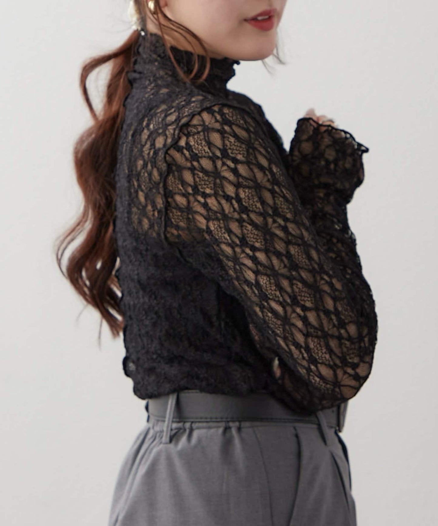 伸縮性バツグン!レースボトルネックプルオーバー