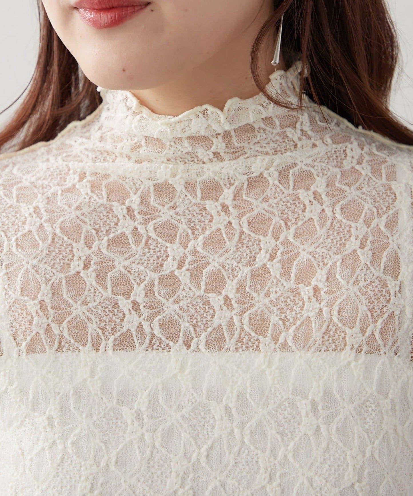 伸縮性バツグン!レースボトルネックプルオーバー