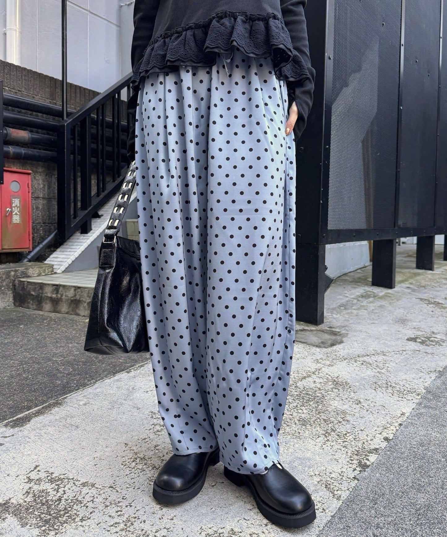 蕾絲口袋 弧形版型 圓點緞面 褲子