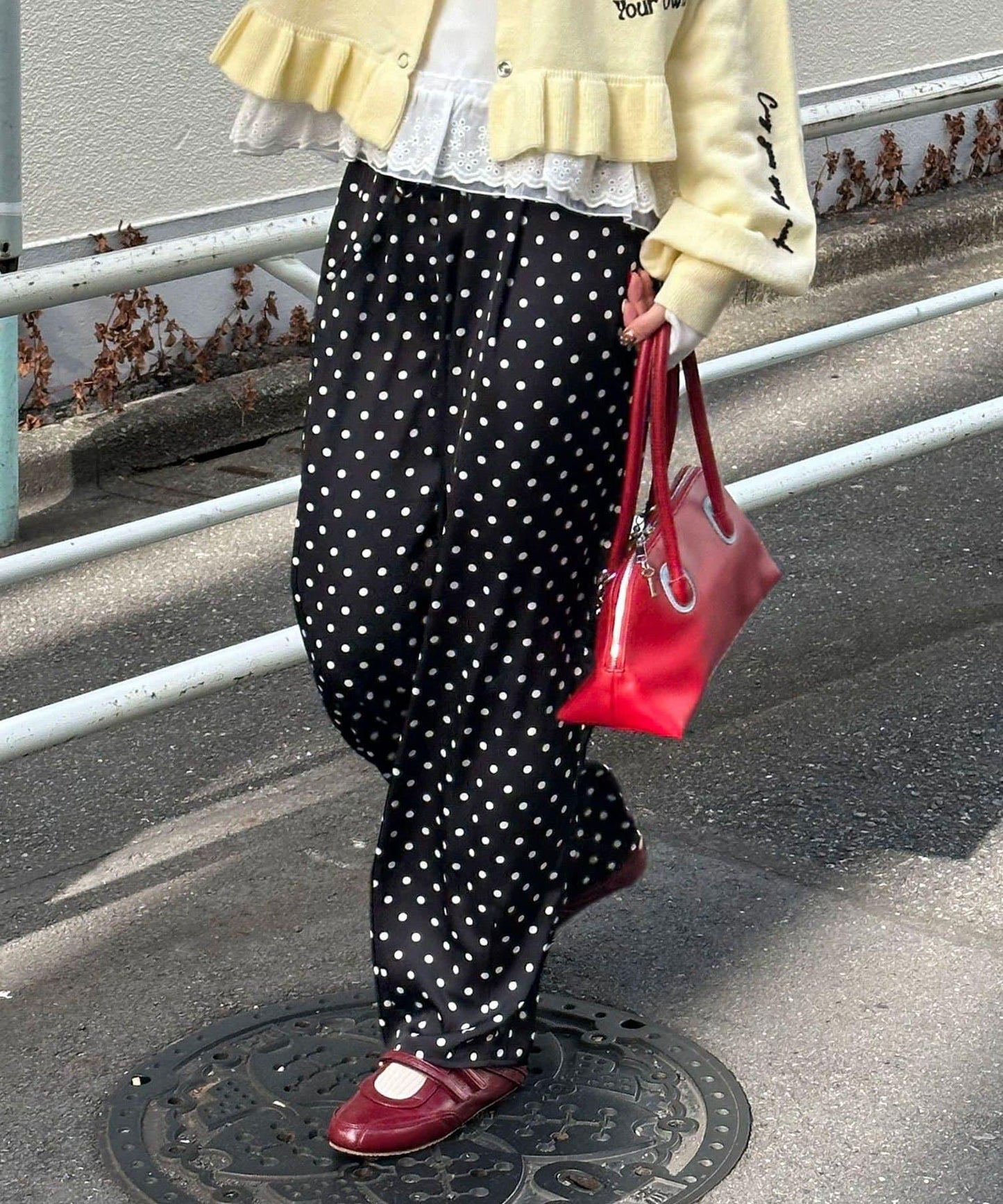 蕾絲口袋 弧形版型 圓點緞面 褲子