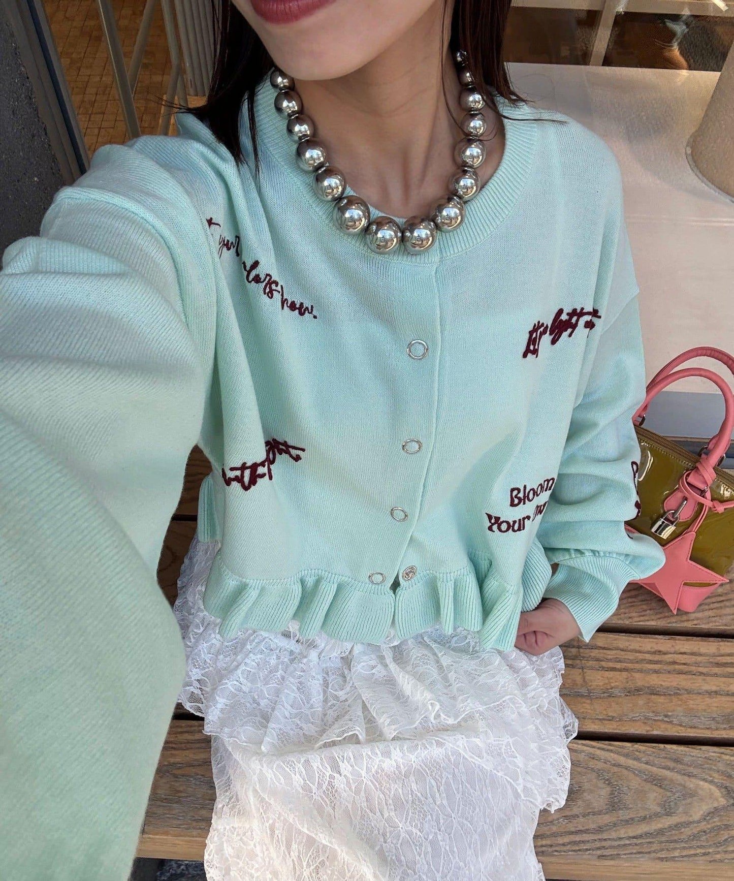 メッセージ刺繡ロゴフリルニットカーディガン